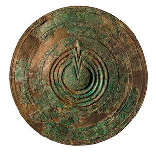Escudo votivo de bronce del Siglo 700 a. C.