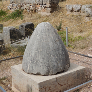 Réplica antigua del ónfalo. Museo Arqueológico de Delfos.