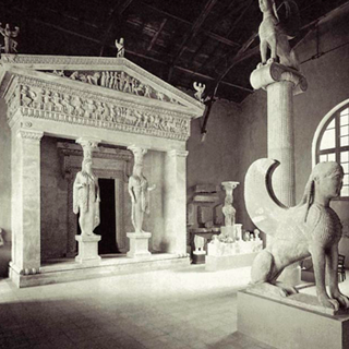 Reconstrucción del tesoro de los sifnios. Museo Arqueológico de Delfos.